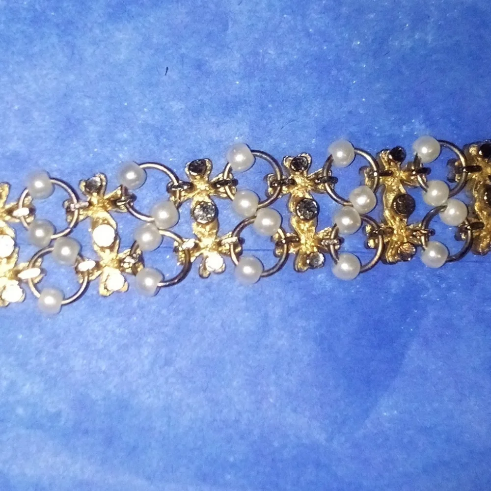 Beautiful Vintage Intricate Clover And Faux Pearl Bracelet 7 1/4 Inches
